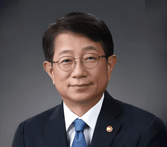 TS. Park Sangwoo - Nguyên Bộ trưởng Bộ Đất đai, Hạ tầng và Giao thông vận tải Hàn Quốc