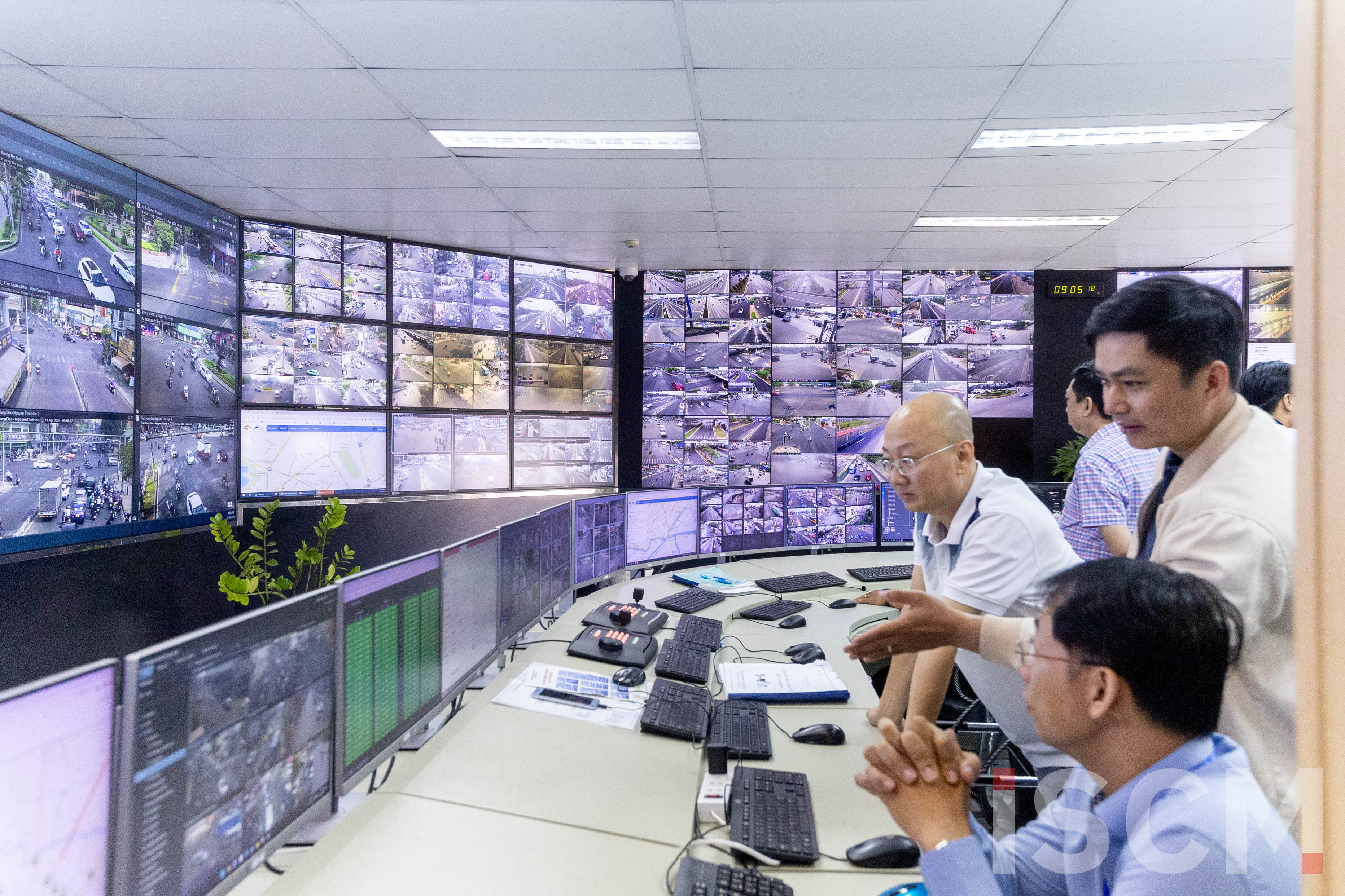 Smart Cities Development: Essential Technologies