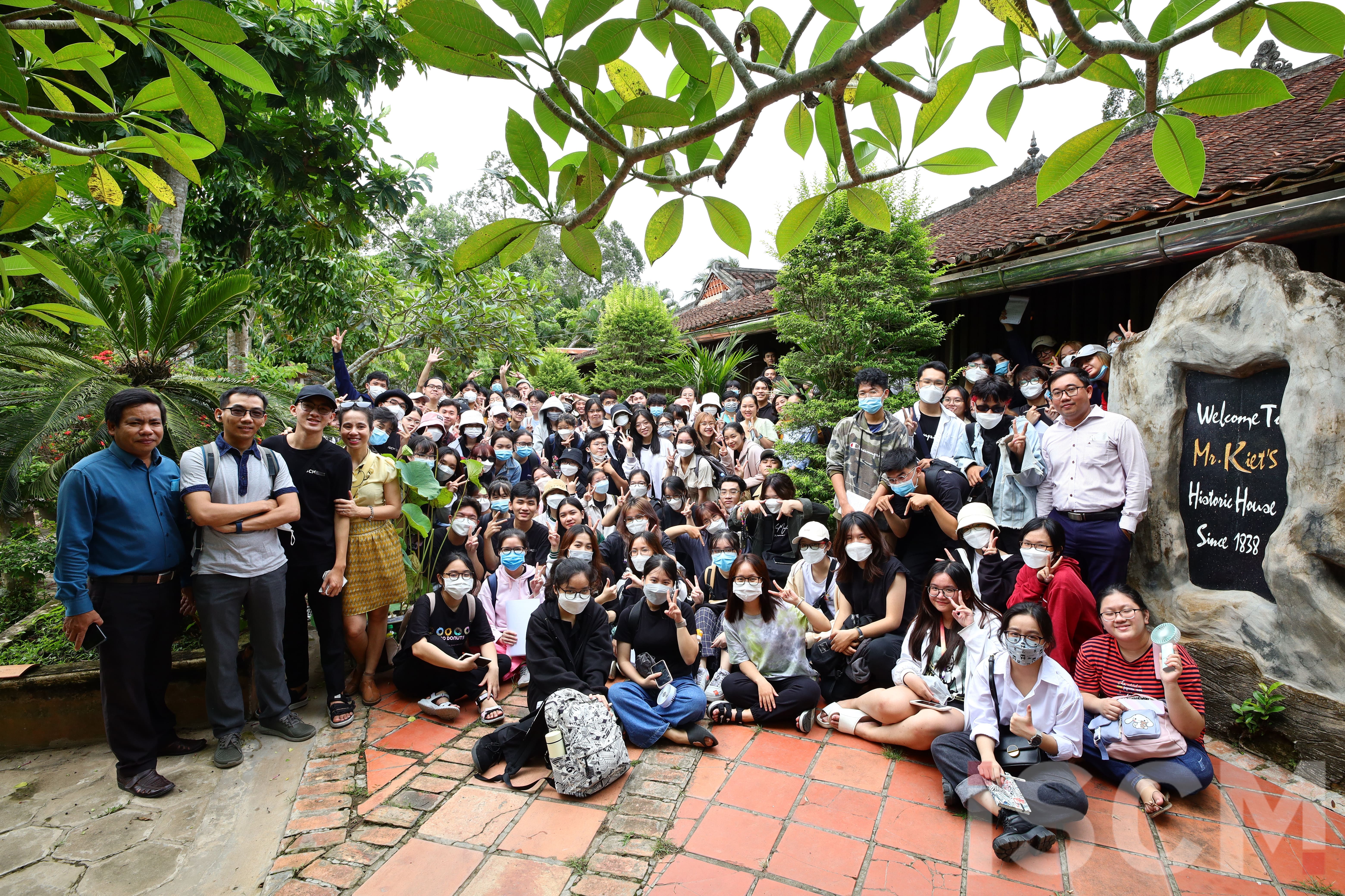 TỪ UEH TP. HỒ CHÍ MINH ĐẾN UEH PHÂN HIỆU VĨNH LONG - CHƯƠNG TRÌNH LUÂN CHUYỂN CAMPUS ĐẦU TIÊN TẠI UEH DÀNH CHO NGÀNH KIẾN TRÚC VÀ THIẾT KẾ ĐÔ THỊ THÔNG MINH