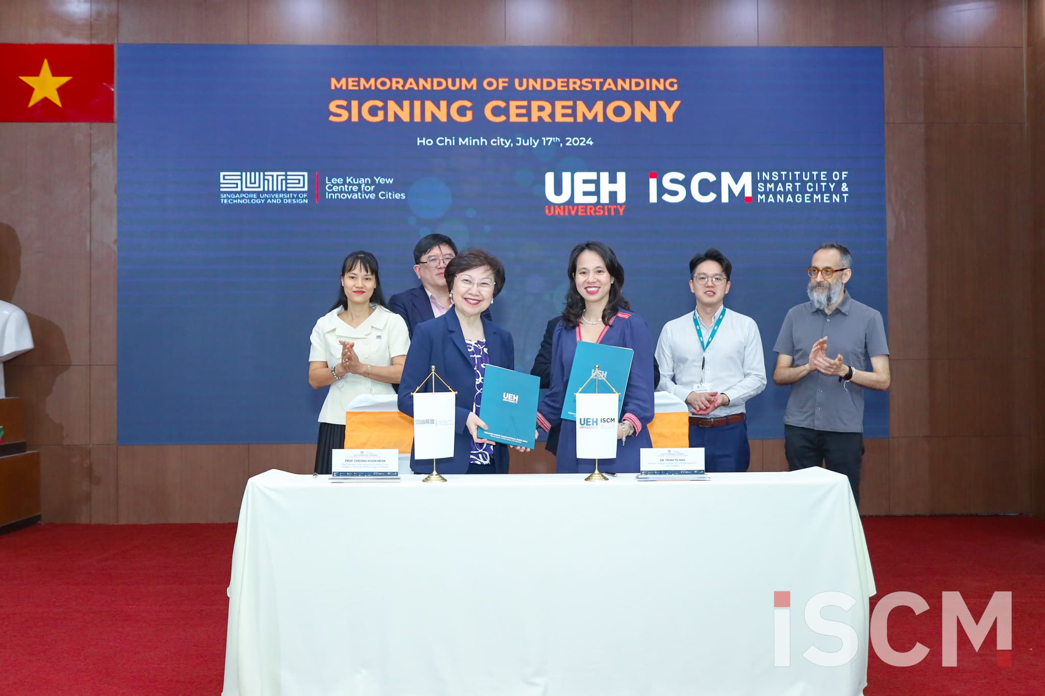 MEMORANDUM OF UNDERSTANDING SIGNED BETWEEN THE INSTITUTE OF SMART CITY AND MANAGEMENT (UEH - ISCM) AND THE LEE KUAN YEW CENTRE FOR INNOVATIVE CITIES