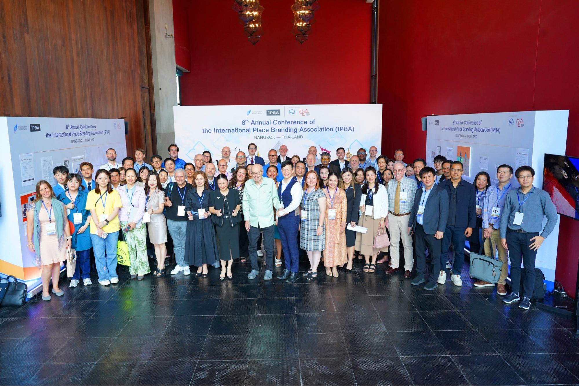 [Thailand] UEH ISCM Experts Receive "Best Paper" Award at the 8th International Place Branding Association Conference (IPBA)