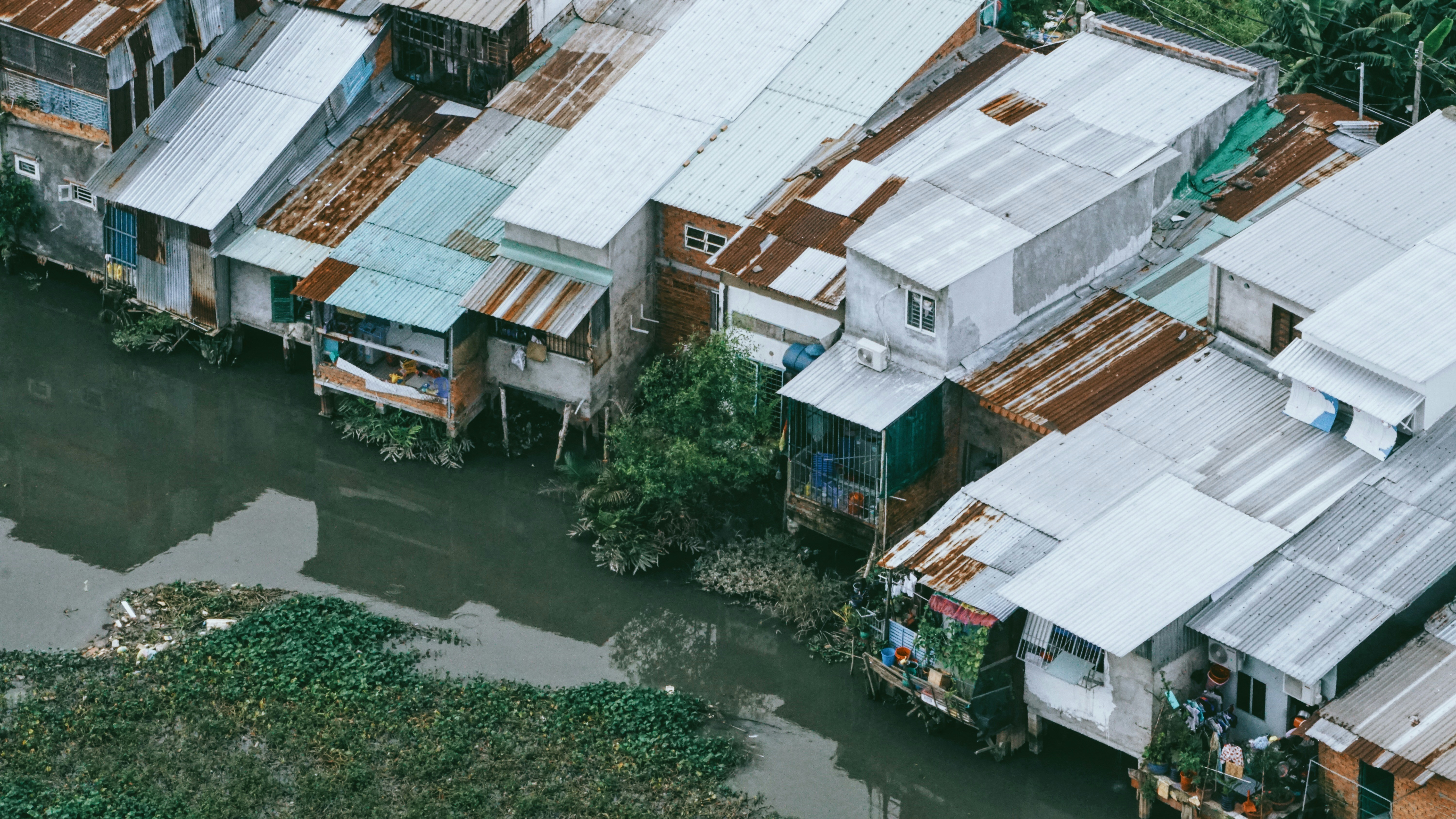 Flood‐resilient urban parks: Toward a framework